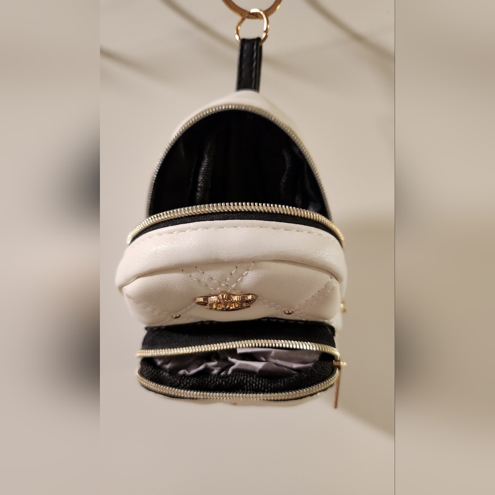 Backback Keychain - Picture 5 of 13
